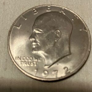 Vintage 1972 silver dollar coin with President Roosevelt.   In great condition